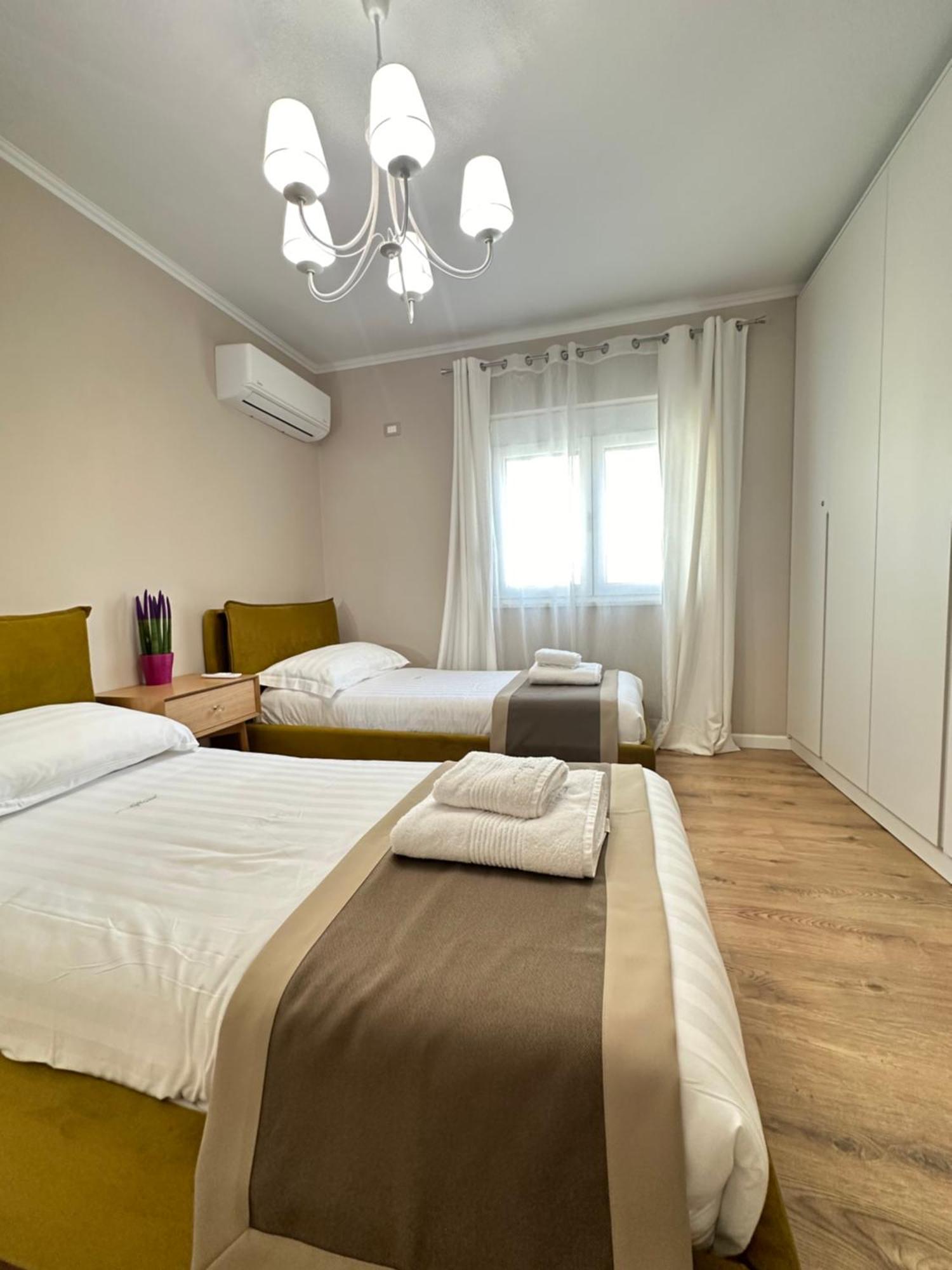 Eja Apartment 3 Tirana Exterior photo